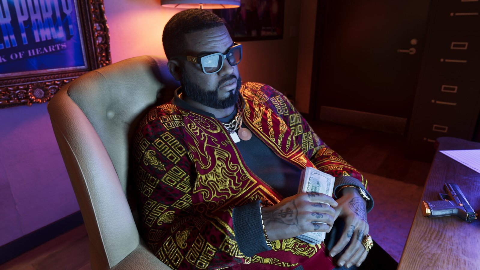 Personaje de GTA 6 sosteniendo un fajo de billetes, ambientación de lujo
