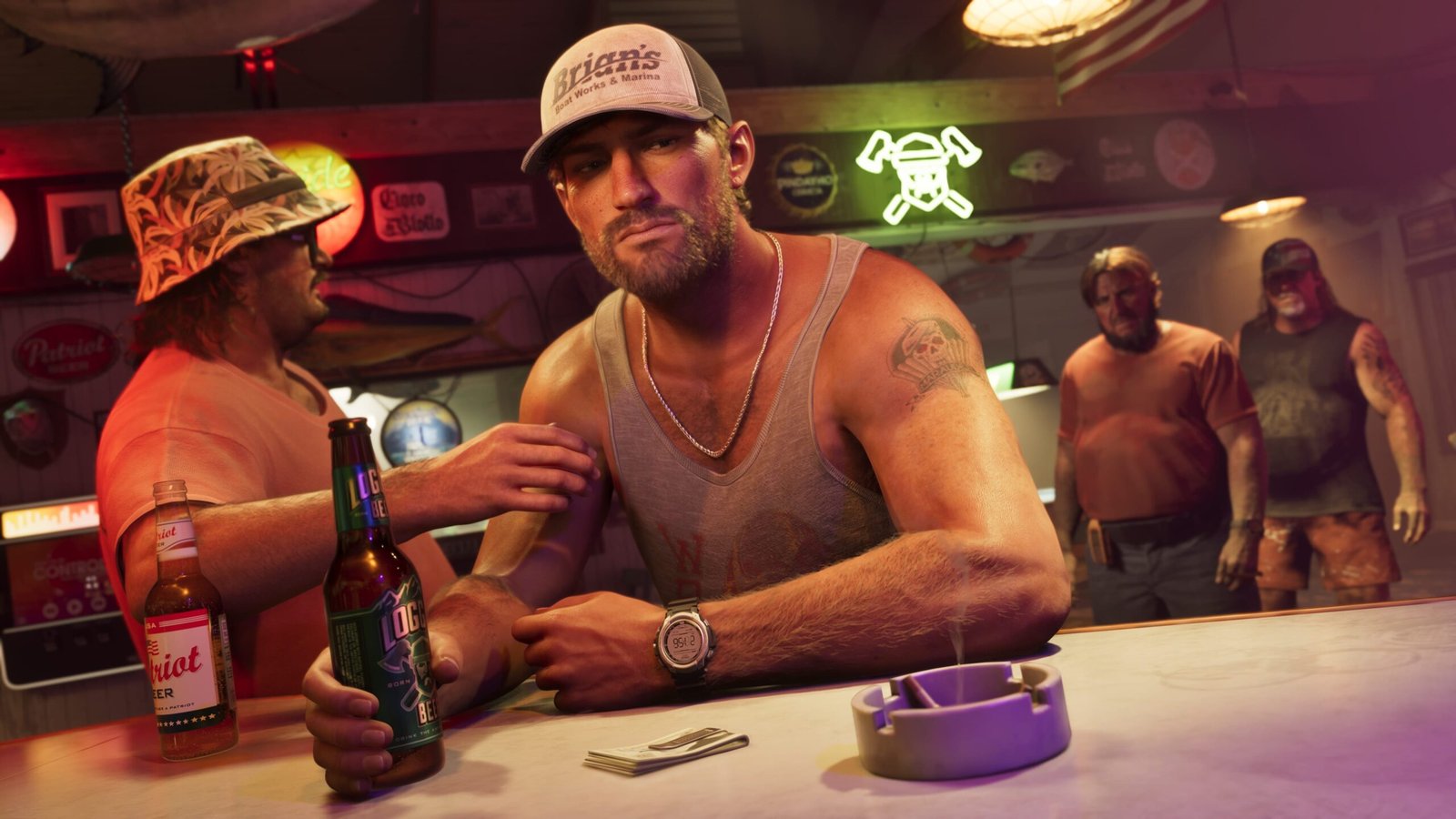 Jason Duval sentado en la barra de un bar con ambiente tropical en GTA 6, rodeado de otros personajes, imagen oficial de Rockstar Games